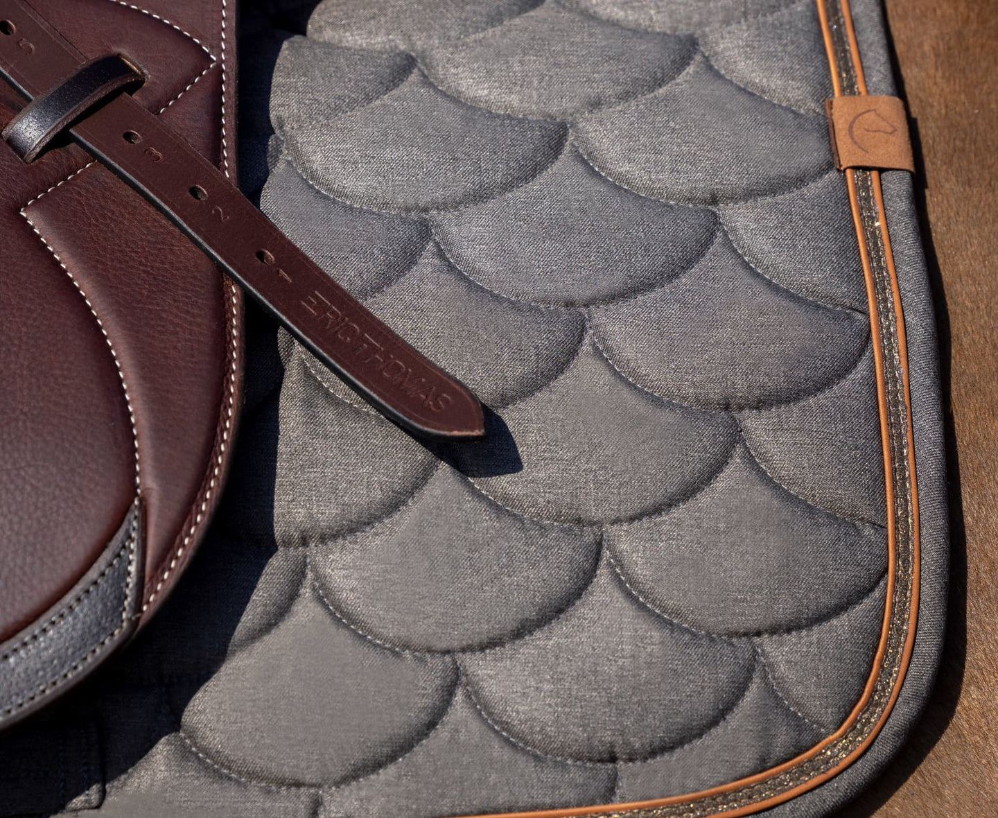 Tapis de selle EQUITHÈME -Khadi-